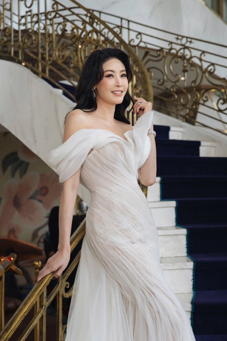 Nàng hậu 7X là hậu duệ dòng dõi hoàng tộc.