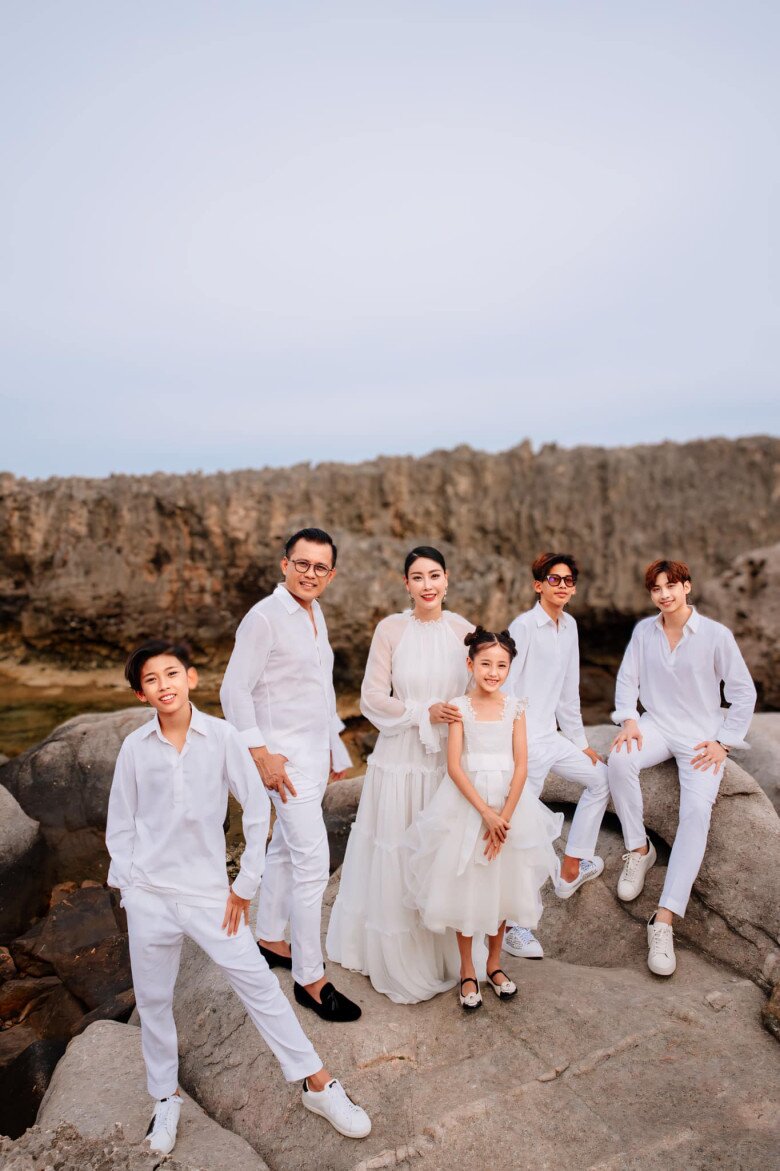 Gia đình hạnh phúc của Hoa hậu Hà Kiều Anh và chồng doanh nhân.