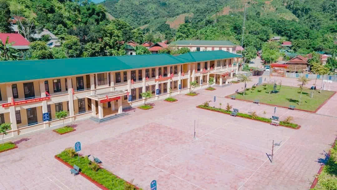 Người thầy ươm mầm, giữ lửa vùng cao 2 Người thầy ươm mầm, giữ lửa vùng cao - Ảnh 2.