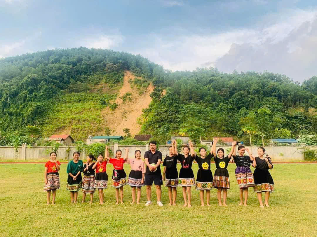 Người thầy ươm mầm, giữ lửa vùng cao 6 Người thầy ươm mầm, giữ lửa vùng cao - Ảnh 6.