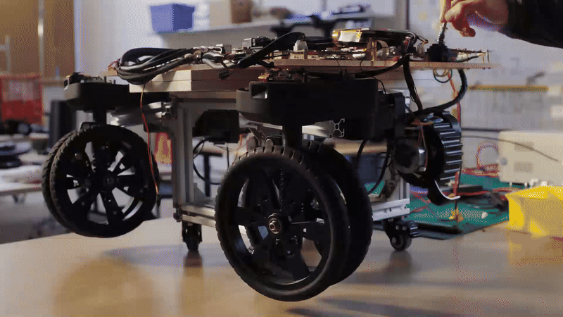 Nhìn như ghế song lại là xe scooter điện: Trang bị xịn như ô tô, 4 động cơ 5 Nhìn như ghế song lại là xe scooter điện: Trang bị xịn như ô tô, 4 động cơ - Ảnh 5.