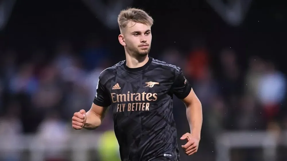 Cựu tiền đạo Arsenal chấn thương sọ não sau pha va chạm kinh hoàng trên sân,ARSENAL