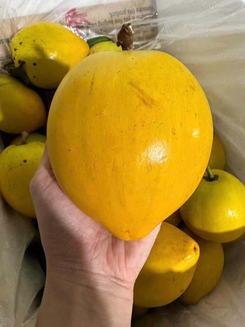 Loại quả xưa rụng đầy gốc không ai nhặt, là “khoai lang mọc trên cây” chứa nhiều dinh dưỡng, bán đầy chợ giá 25.000/ kg - 4