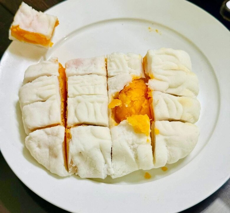 Cách làm bánh Trung thu dẻo nhân hạt sen nhuyễn trứng muối amp;#34;thị phiamp;#34; hot nhất 2025 tại nhà, chẳng lo tốn tiền mua - 6