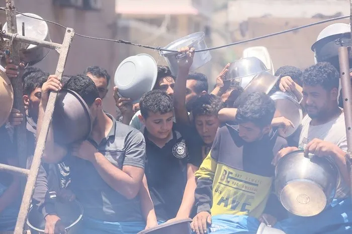 Người dân Gaza chờ đợi viện trợ lương thực. Ảnh: UN NEWS 2c08da74-4dd2-43c8-94b6-a96de449.jpg