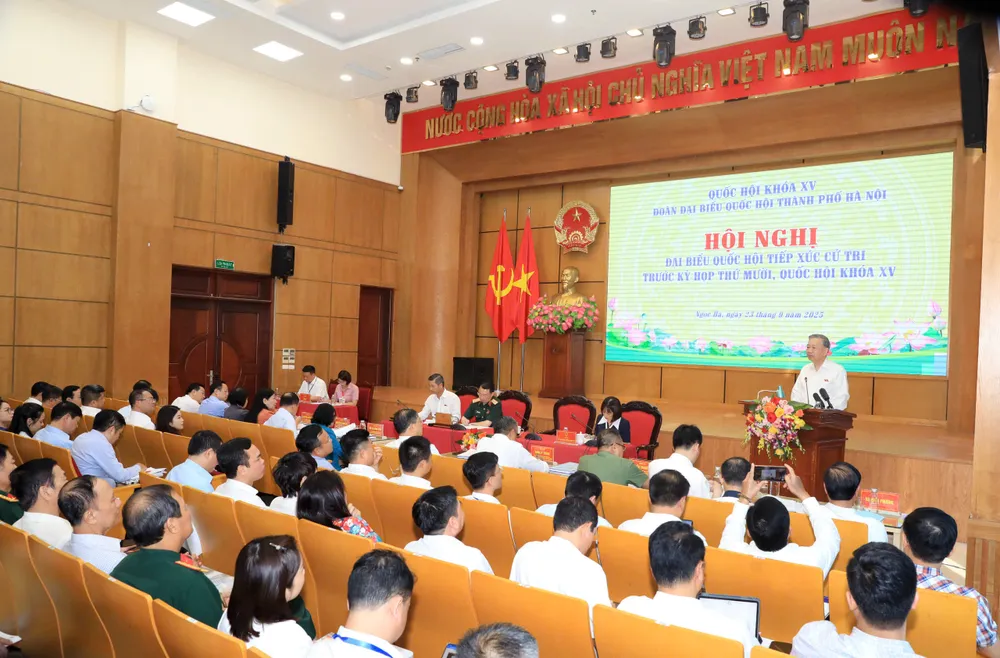 Tổng Bí thư Tô Lâm phát biểu tại hội nghị tiếp xúc cử tri trước kỳ họp 10, Quốc hội khoá XV. Ảnh: HNY tong-bi-thu-to-lam-3.jpg