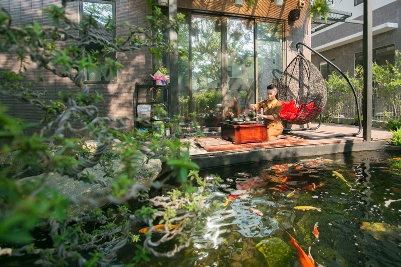 Nữ nghệ sĩ là đại gia có biệt thự TP.HCM 20 tỷ, 40 tuổi tự sinh con, bế con riêng về thăm nhà chồng cũ - Ảnh 8. Nữ nghệ sĩ là đại gia có biệt thự TP.HCM 20 tỷ, 40 tuổi tự sinh con, bế con riêng về thăm nhà chồng cũ - Ảnh 8.