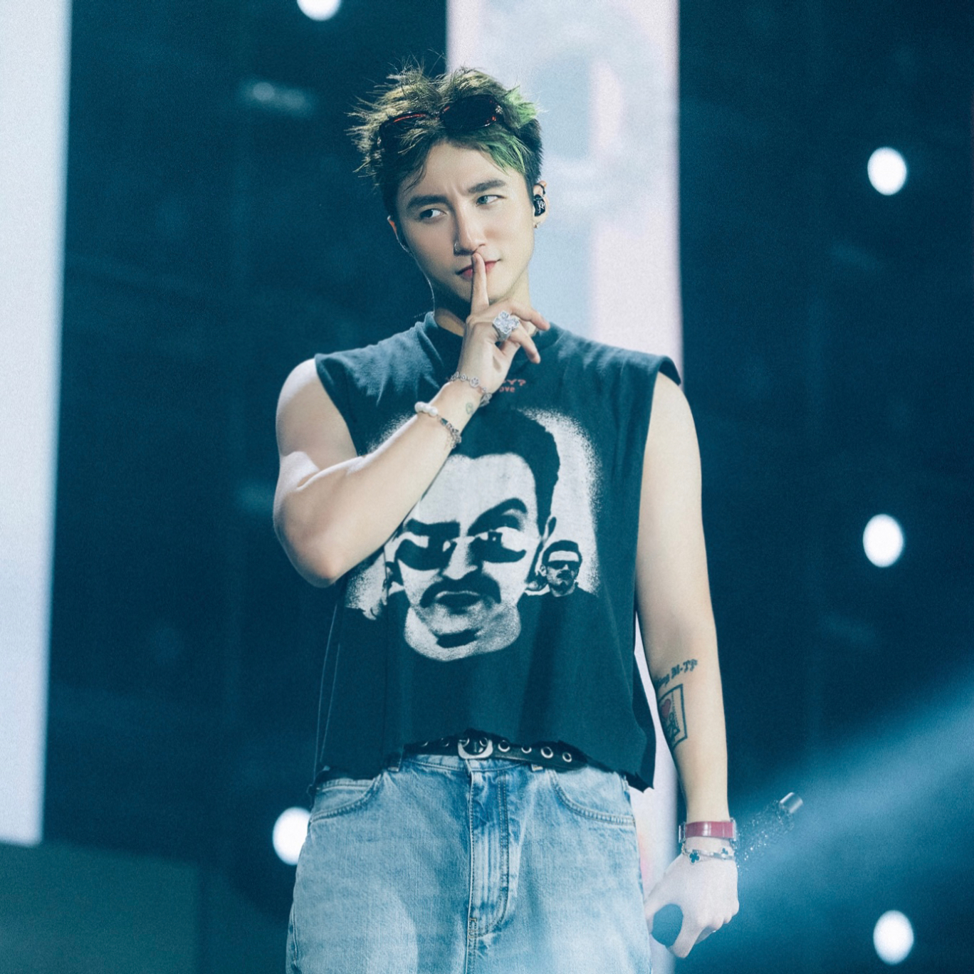 Phía Sơn Tùng lên tiếng về hình ảnh liên quan đến trang web cá độ đang lan truyền - Ảnh 2.