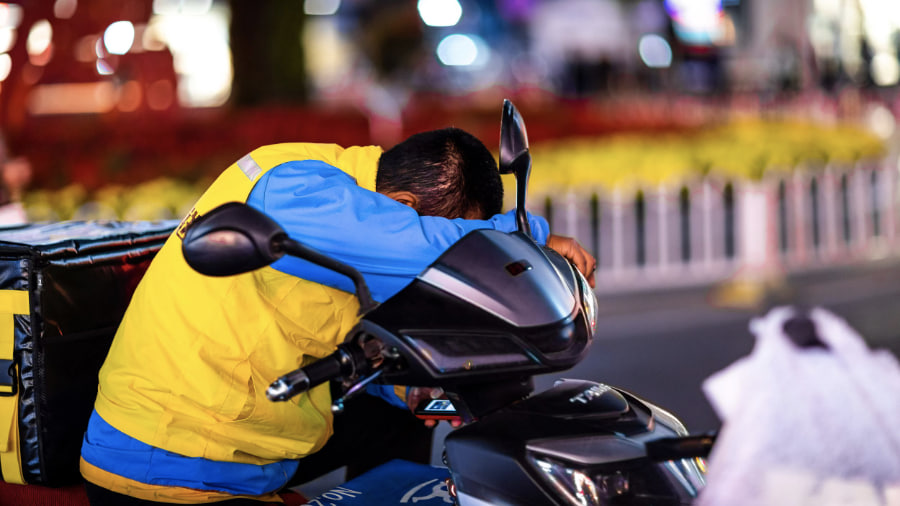 Tự làm tròn 1.000 đồng trong tiền đơn hàng, shipper bị mắng xối xả, phạt 1 triệu: 