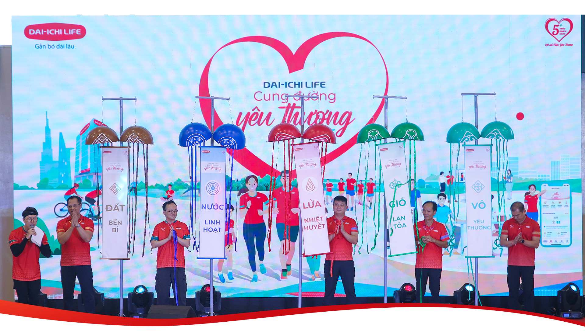 Dai-ichi Life Việt Nam vinh dự đạt danh hiệu Top 500 Doanh nghiệp lớn nhất Việt Nam (2016-2024) - Ảnh 6. Dai-ichi Life Việt Nam vinh dự đạt danh hiệu Top 500 Doanh nghiệp lớn nhất Việt Nam (2016-2024) - Ảnh 6.