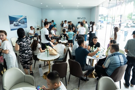 BYD Technology Week Nghệ An: Người dân miền Trung nói gì sau trải nghiệm? - Ảnh 2. BYD Technology Week Nghệ An: Người dân miền Trung nói gì sau trải nghiệm? - Ảnh 2.