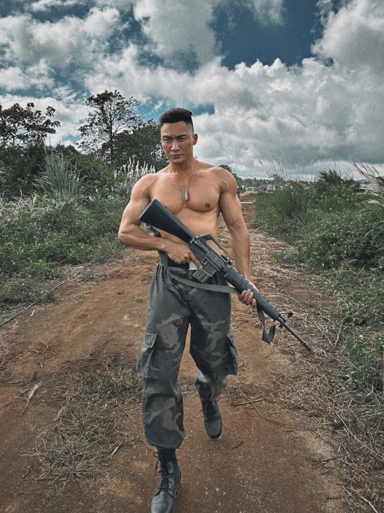 Nam diễn viên từng đi cast vai bộ đội đặc công nhưng cuối cùng được giao vai phản diện.
