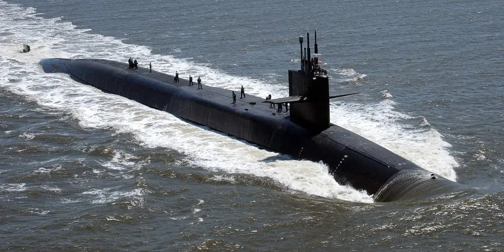 Tàu ngầm mang tên lửa hành trình lớp Ohio USS Florida (SSGN 728). Florida là chiếc thứ hai trong bốn tàu ngầm SSBN được chuyển đổi thành tàu ngầm mang tên lửa hành trình SSGN. Ảnh: US NAVY tàu ngầm hạt nhân.jpg