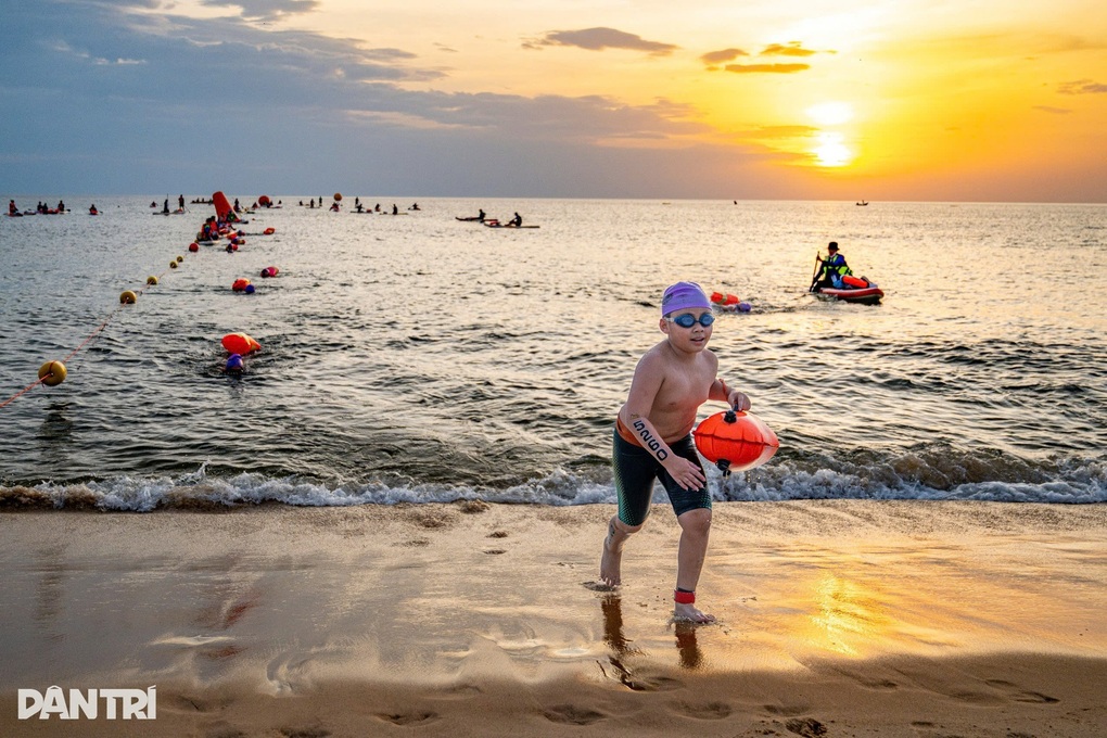 VĐV nhí quyết bảo vệ chức vô địch ở Aqua Warriros Vân Đồn 2025 - Camel Cup - 4