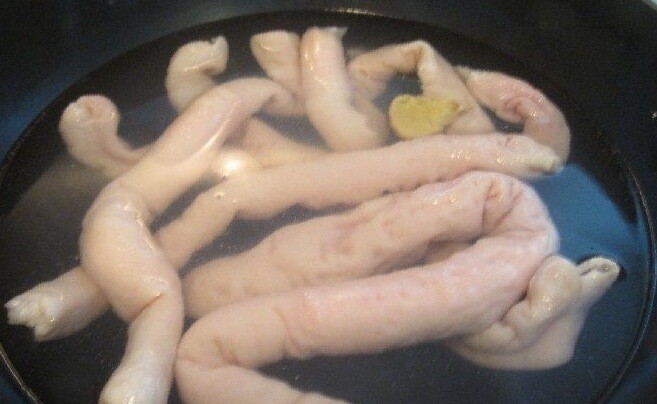 Rửa lòng già dùng giấm là chưa chuẩn, đầu bếp dạy mẹo khử mùi hôi cực đơn giản, ai cũng làm được - 2