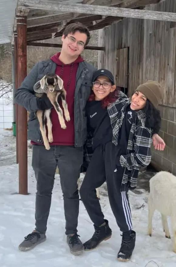 song-sinh3-ngoisaovn-w600-h909 0 chị em, song sinh, kết hôn