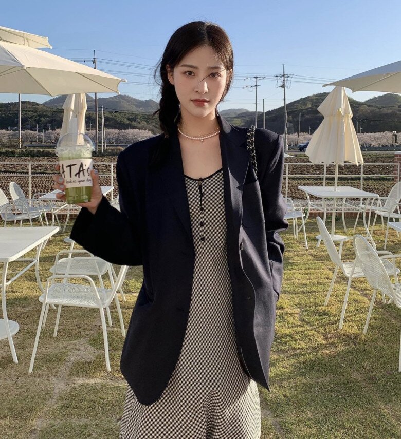 "Must-have" những thứ cần có trong mùa thu đông: Chi tiêu thế nào để vừa tiện vừa phù hợp với túi tiền? 4 Mùa thu đông đến gần và những chiếc áo giữ ấm nhẹ là thứ nên sắm.