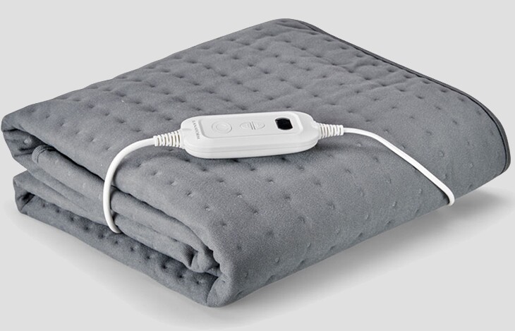 "Must-have" những thứ cần có trong mùa thu đông: Chi tiêu thế nào để vừa tiện vừa phù hợp với túi tiền? 9 Nhiều gia đình thậm chí trang bị chăn điện để chuẩn bị cho trường hợp tiết trời trở lạnh.