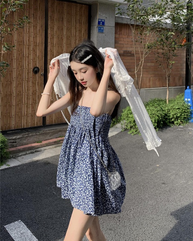 Lên đồ với những kiểu váy không thể thiếu ngày đầu thu 2 Lên đồ với những kiểu váy không thể thiếu ngày đầu thu - Ảnh 2.