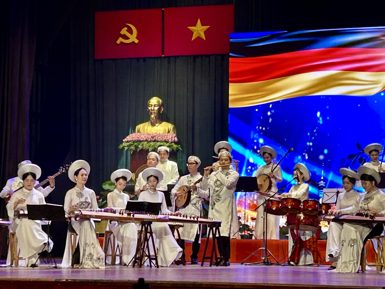 - Ảnh 3. - Ảnh 3.