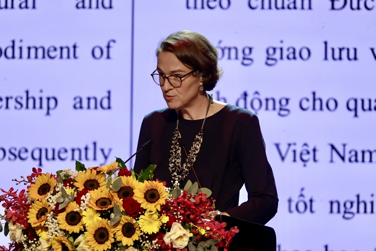 - Ảnh 4. - Ảnh 4.