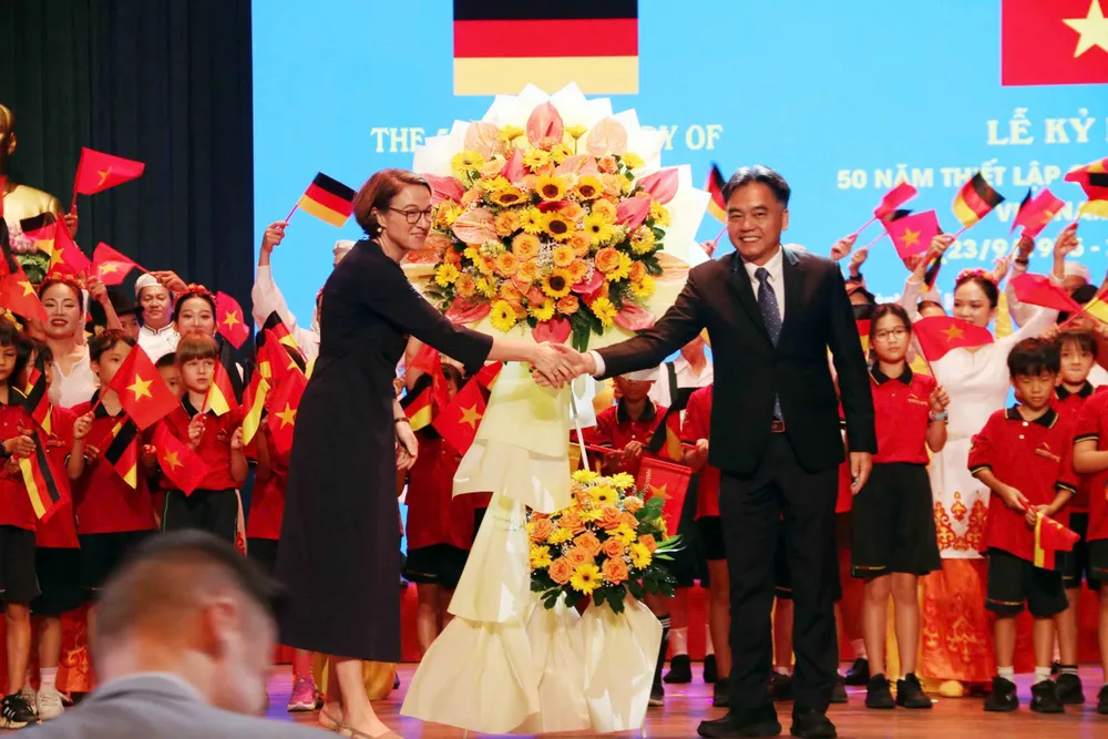 trung-tam-tai-chinh-quoc-te-2.jpg bà Andrea Maria Sühl cho biết trường Đại học Việt - Đức và các trường đại học đối tác của Đức sẽ đào tạo các chuyên gia cho Trung tâm Tài chính Quốc tế TP.HCM trong tương lai.