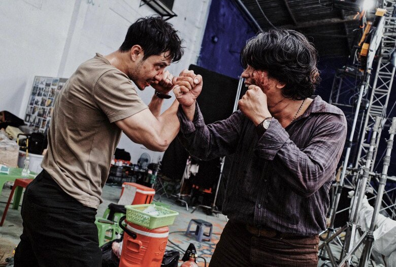 Với nam diễn viên, các cảnh hành động khi tập khác với lúc quay.