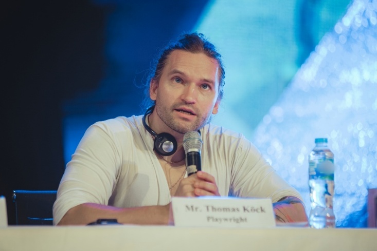 Nhà viết kịch đương đại Thomas Köck.