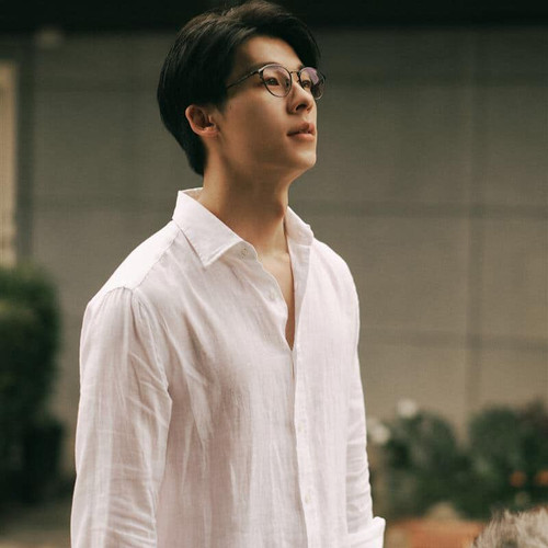 Điểm vàng trên gương mặt "chồng quốc dân" Hứa Quang Hán: Muốn nghèo cũng khó - Ảnh 4. Điểm vàng trên gương mặt "chồng quốc dân" Hứa Quang Hán: Muốn nghèo cũng khó - Ảnh 4.