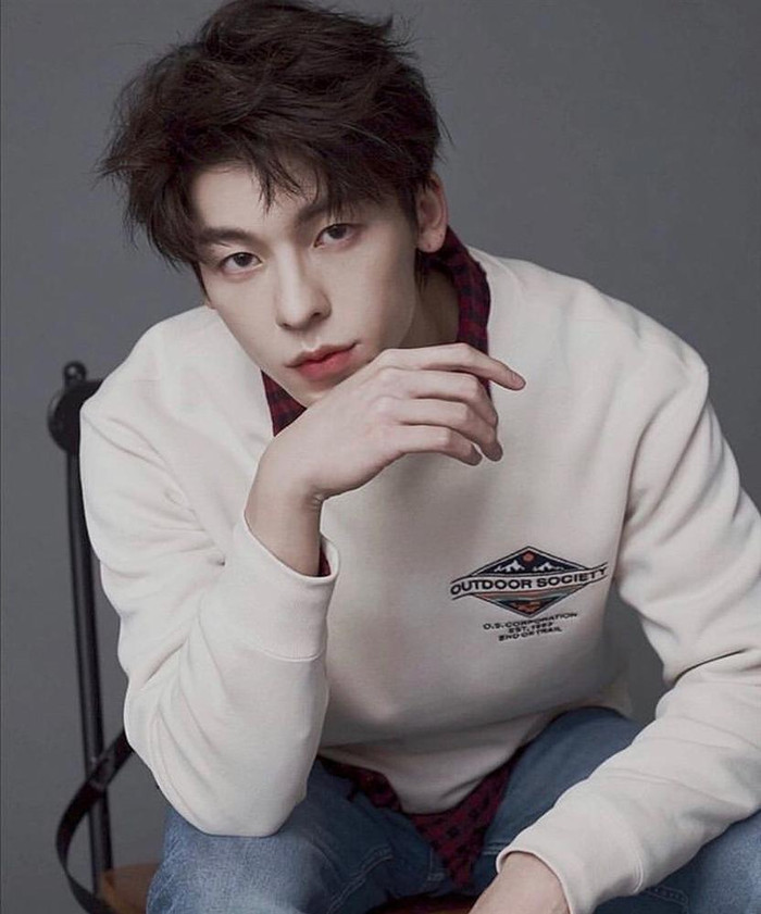 Điểm vàng trên gương mặt "chồng quốc dân" Hứa Quang Hán: Muốn nghèo cũng khó - Ảnh 5. Điểm vàng trên gương mặt "chồng quốc dân" Hứa Quang Hán: Muốn nghèo cũng khó - Ảnh 5.