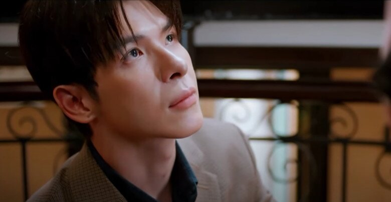 Denis Đặng có tương tác đáng chú ý với Việt Hoa. Nhưng anh bị chê không hợp vai, thậm chí netizen còn đề nghị đạo diễn thay người.