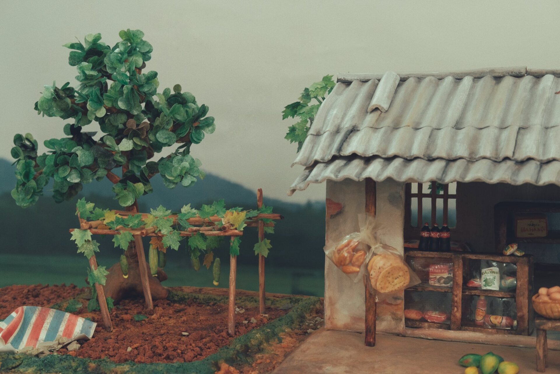 Chiếc bánh trung thu mô phỏng tiệm tạp hóa tuổi thơ khiến dân mạng mê mẩn - Ảnh 2.