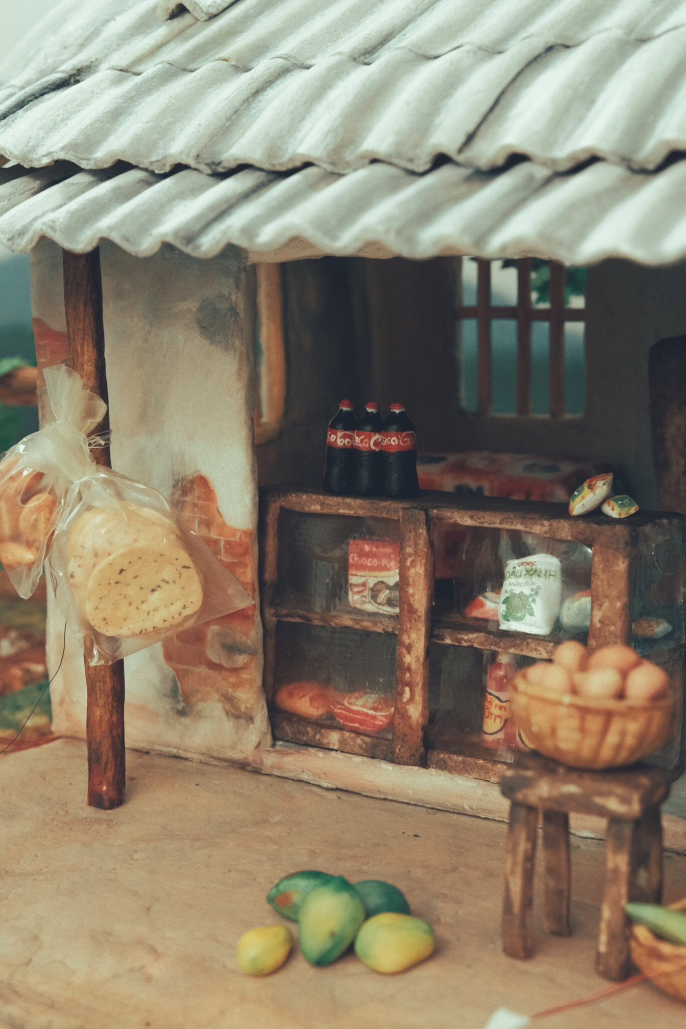 Chiếc bánh trung thu mô phỏng tiệm tạp hóa tuổi thơ khiến dân mạng mê mẩn - Ảnh 3.