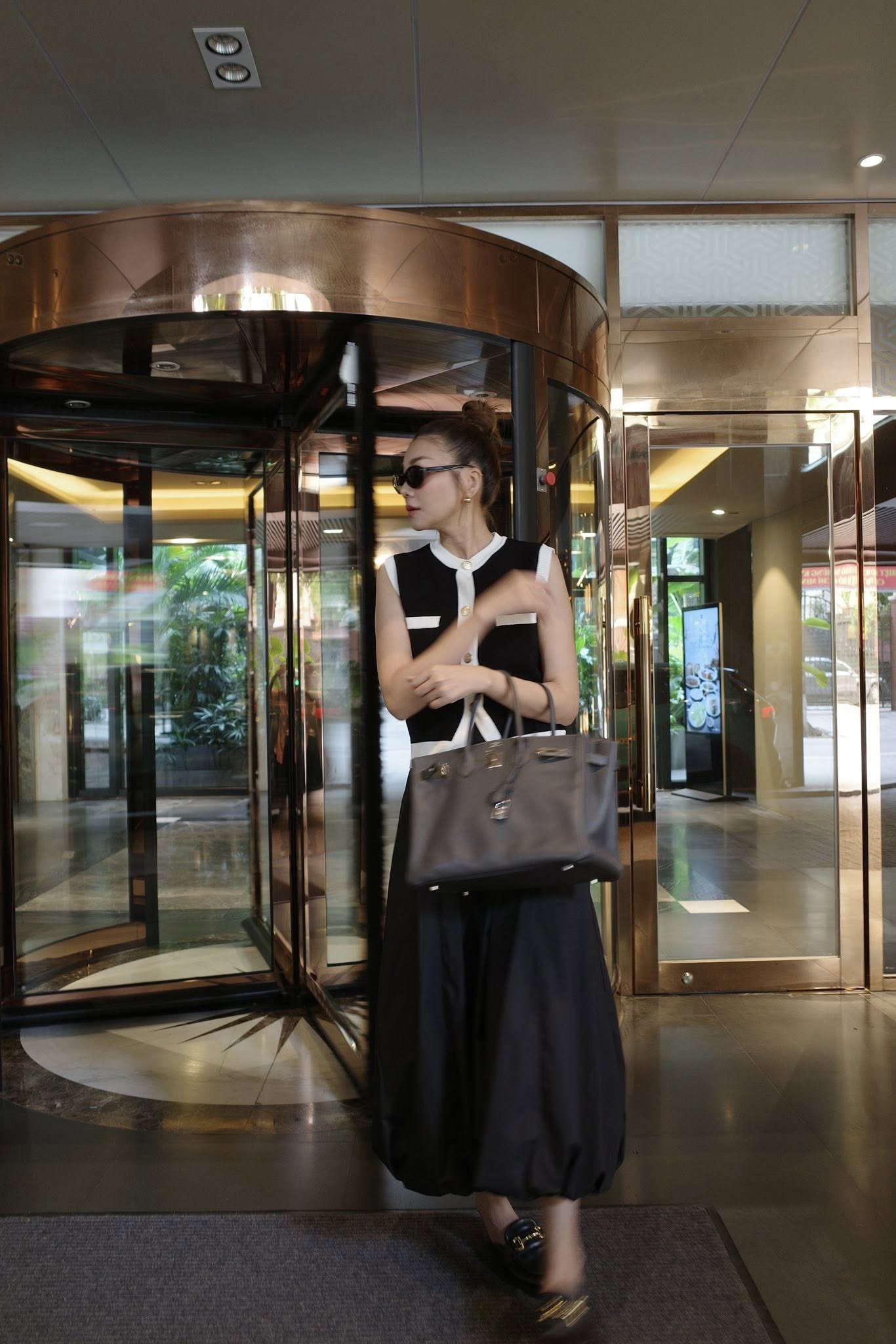 Thanh Hằng gợi ý 10 set đồ mùa thu đẹp và sang dành cho phụ nữ trên 40 tuổi - Ảnh 3.