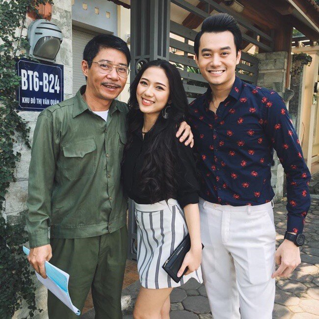 Nữ diễn viên Trang Cherry có cơ duyên đóng phim với nghệ sĩ Công Lý vài lần và có mối quan hệ thân thiết với nam diễn viên nên cô còn thoải mái xưng hô bố con.