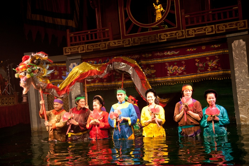 1758743403 645 Nha hat Mua roi nuoc Thang Long Diem den