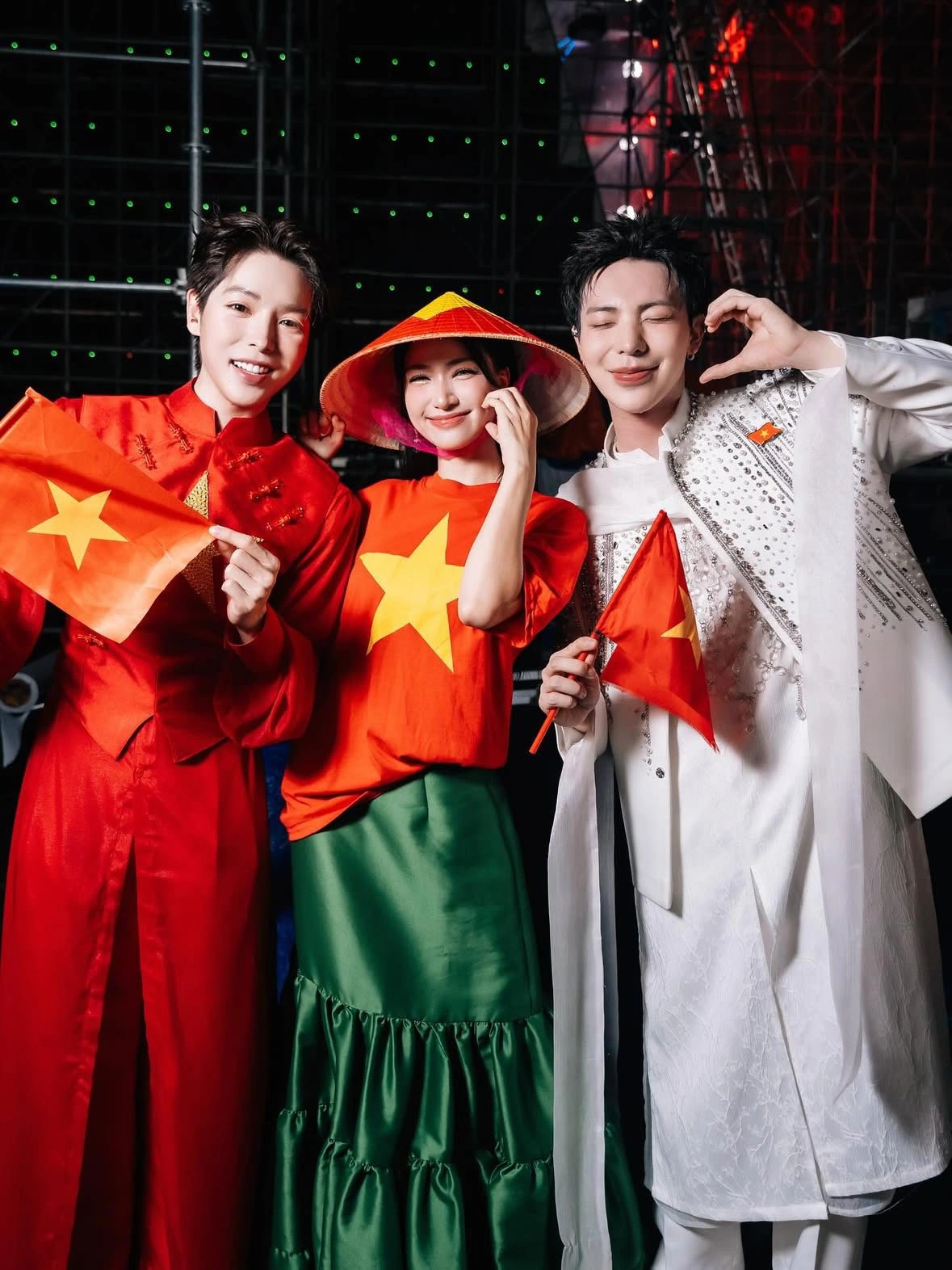 Đức Phúc, Hòa Minzy và Erik có tình bạn đẹp.