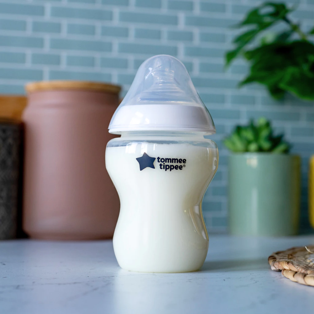 Hoa hậu Ngọc Hân cho con dùng bình sữa đặc biệt, chỉ dành riêng cho bé trai - Ảnh 9.