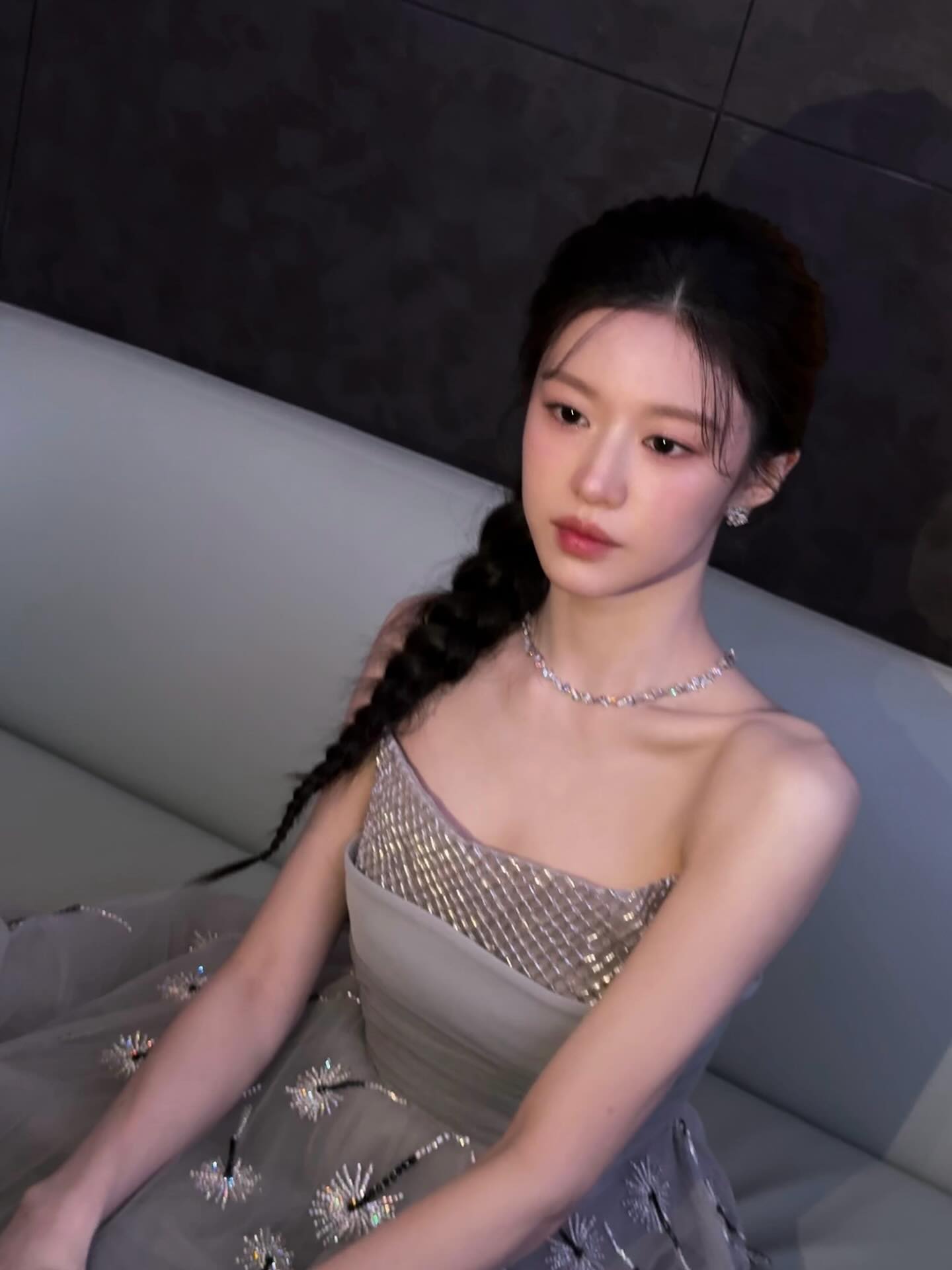 Ảnh chụp vội của sao nữ mặt kim cương: Netizen ví như 