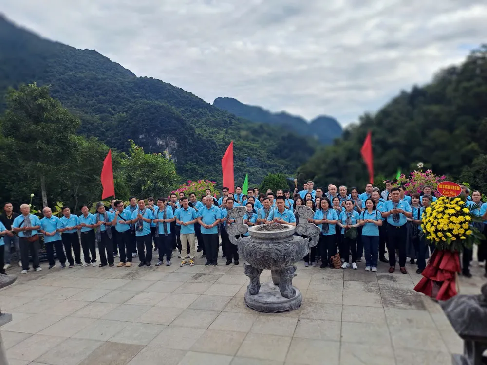 doan-dai-bieu-tri-thuc-tphcm-ve-nguon (4).jpg