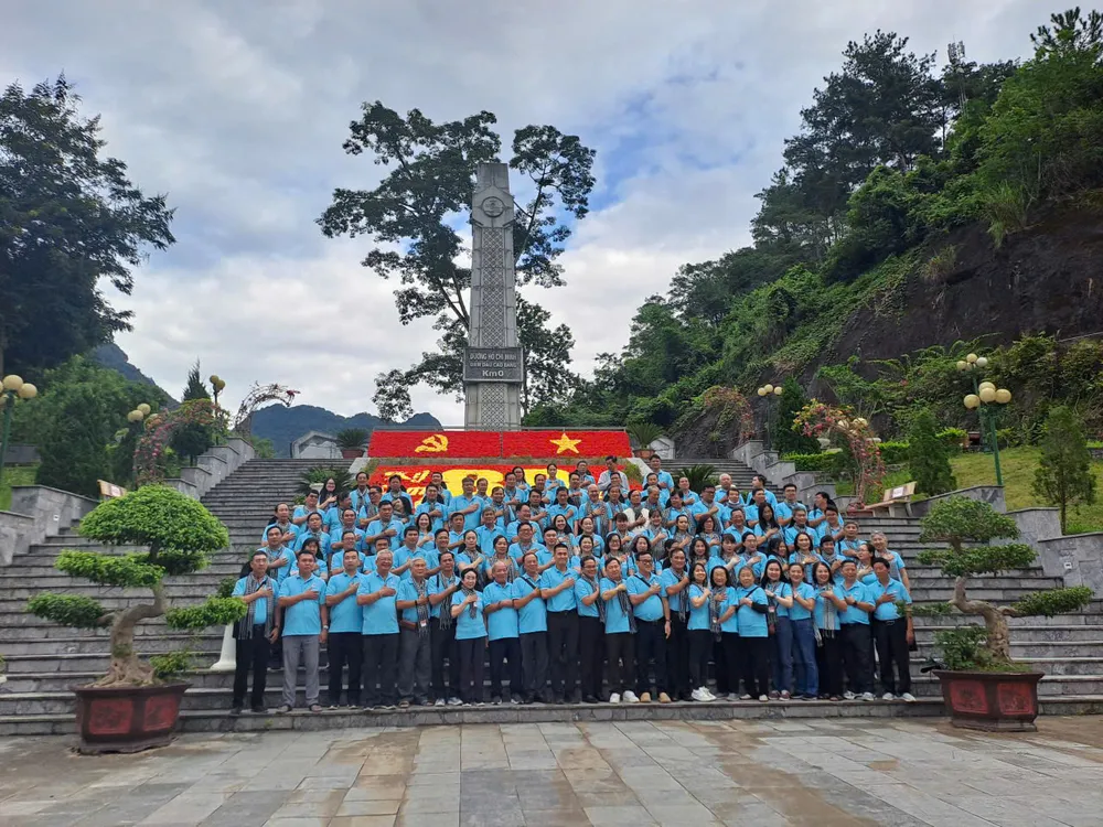 doan-dai-bieu-tri-thuc-tphcm-ve-nguon (3).jpg