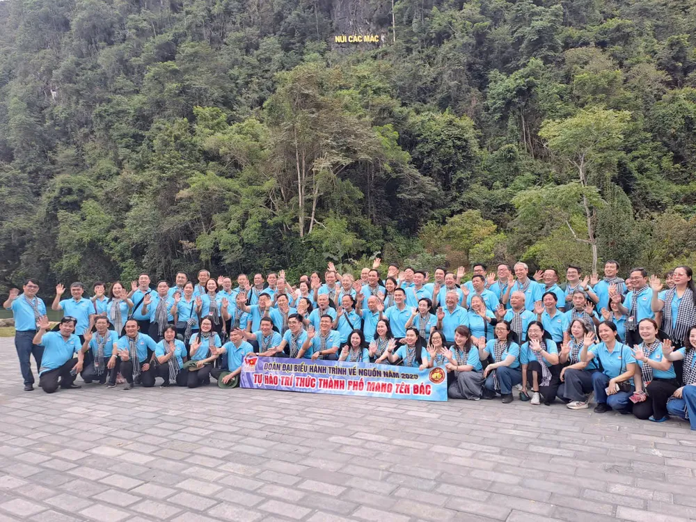 doan-dai-bieu-tri-thuc-tphcm-ve-nguon (5).jpg