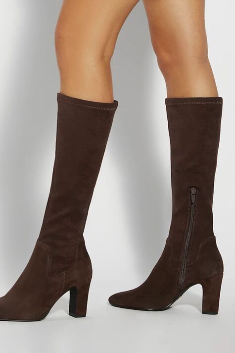 Vương phi Kate bỗng "đi guốc trong bụng" phái đẹp, hóa ra đôi boots nâu này lại có sức mạnh thần kỳ đến vậy?- Ảnh 4.