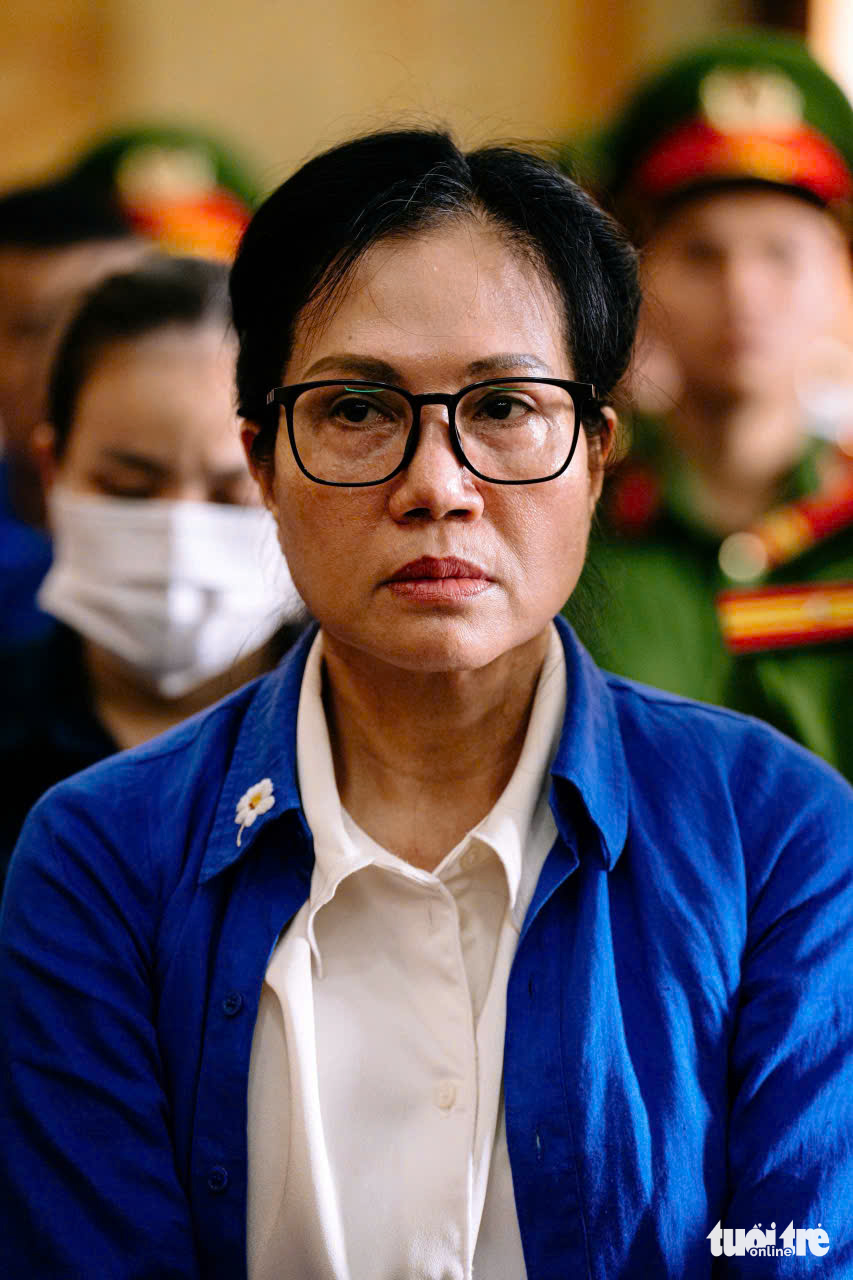 Khai khống mức hao hụt vàng để tham ô, cựu Tổng giám đốc SJC Lê Thúy Hằng hầu tòa - Ảnh 2. Khai khống mức hao hụt vàng để tham ô, cựu Tổng giám đốc SJC Lê Thúy Hằng hầu tòa - Ảnh 2.