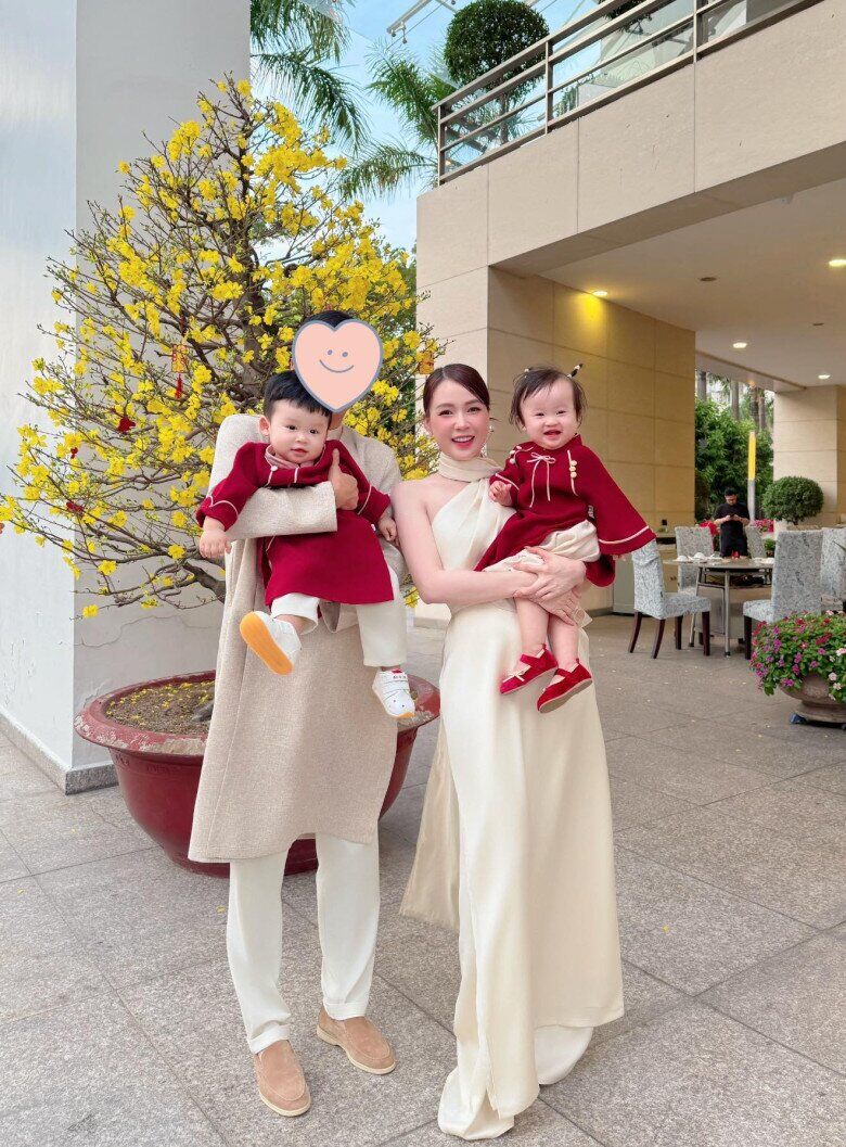 Nữ diễn viên được ông xã đỡ đần trong việc chăm sóc 2 con.