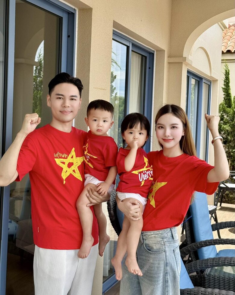 Nữ ca sĩ tận hưởng cuộc sống mẹ bỉm sữa theo khoa học, lên lịch rõ ràng.