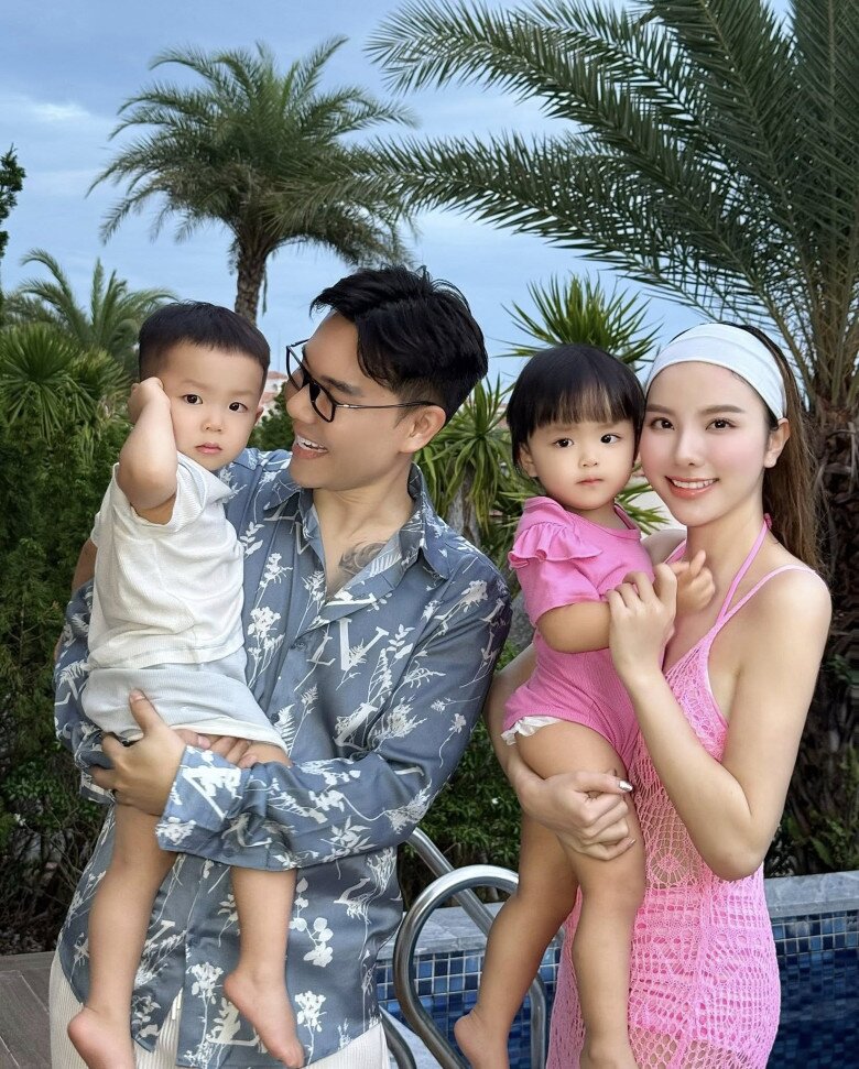 2 con song sinh đáng yêu của Hạnh Sino và chồng doanh nhân.