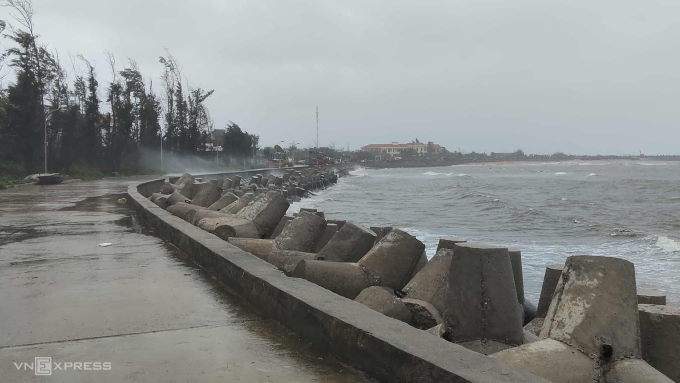 Đảo Bạch Long Vỹ sáng nay có gió khoảng  cấp 7, mưa nhỏ. Ảnh: Xuân Hoa