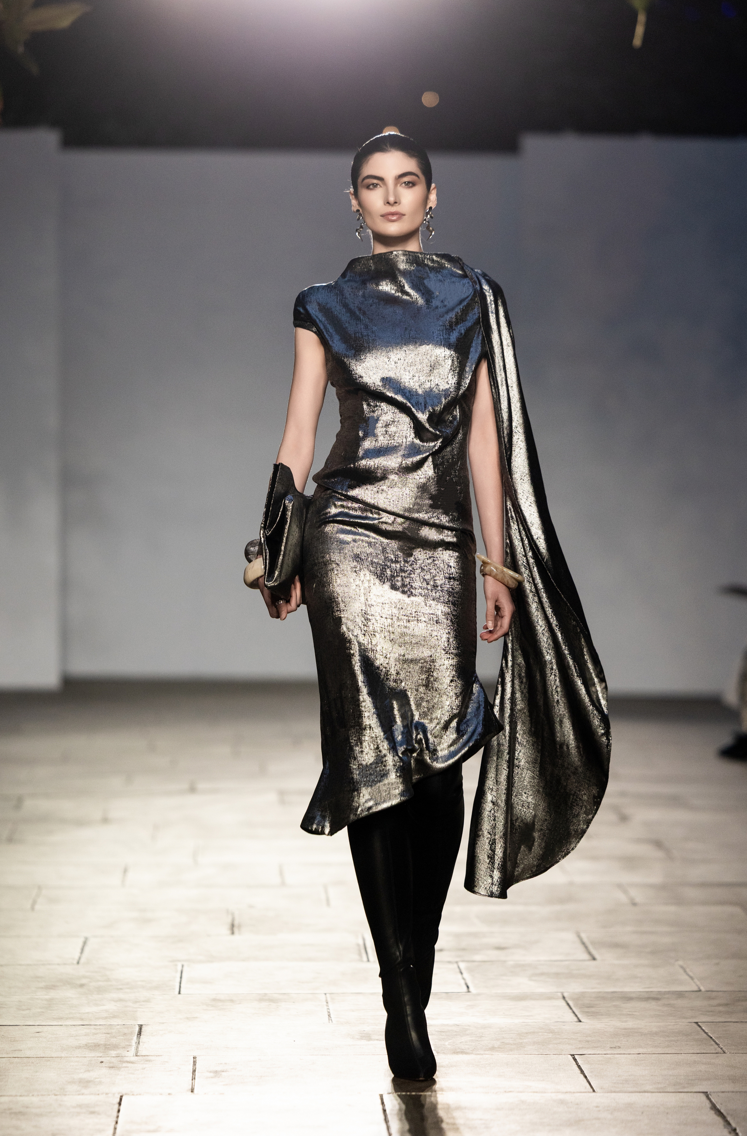 1758774135 40 NTK Viet lan dau chinh chien tai London Fashion Week