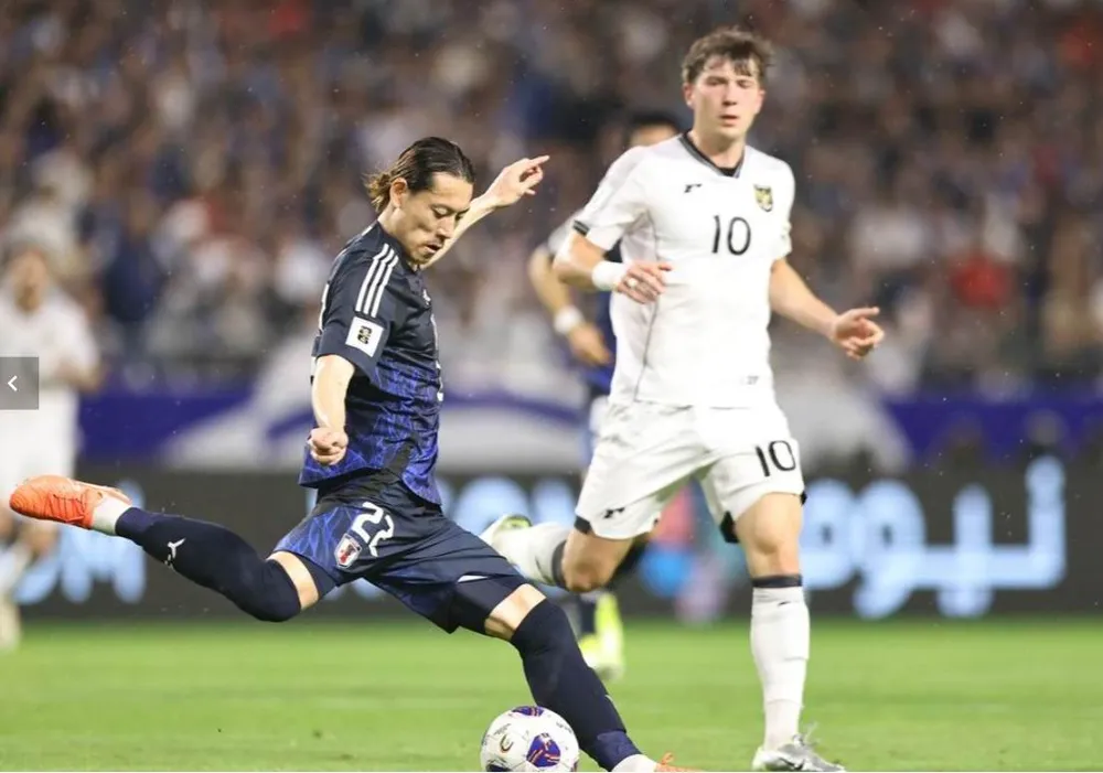 HLV P. Kluivert của đội tuyển Indonesia từng "thất kinh hồn vía" khi lượt cuối giai đoạn 3 sang Nhật và bị "vả" 6-0. Ảnh:AFC Doi- tuyen- Indonesia-1.jpg